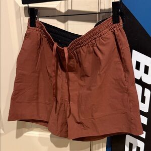 Lululemon Bowline 5” versa twill short